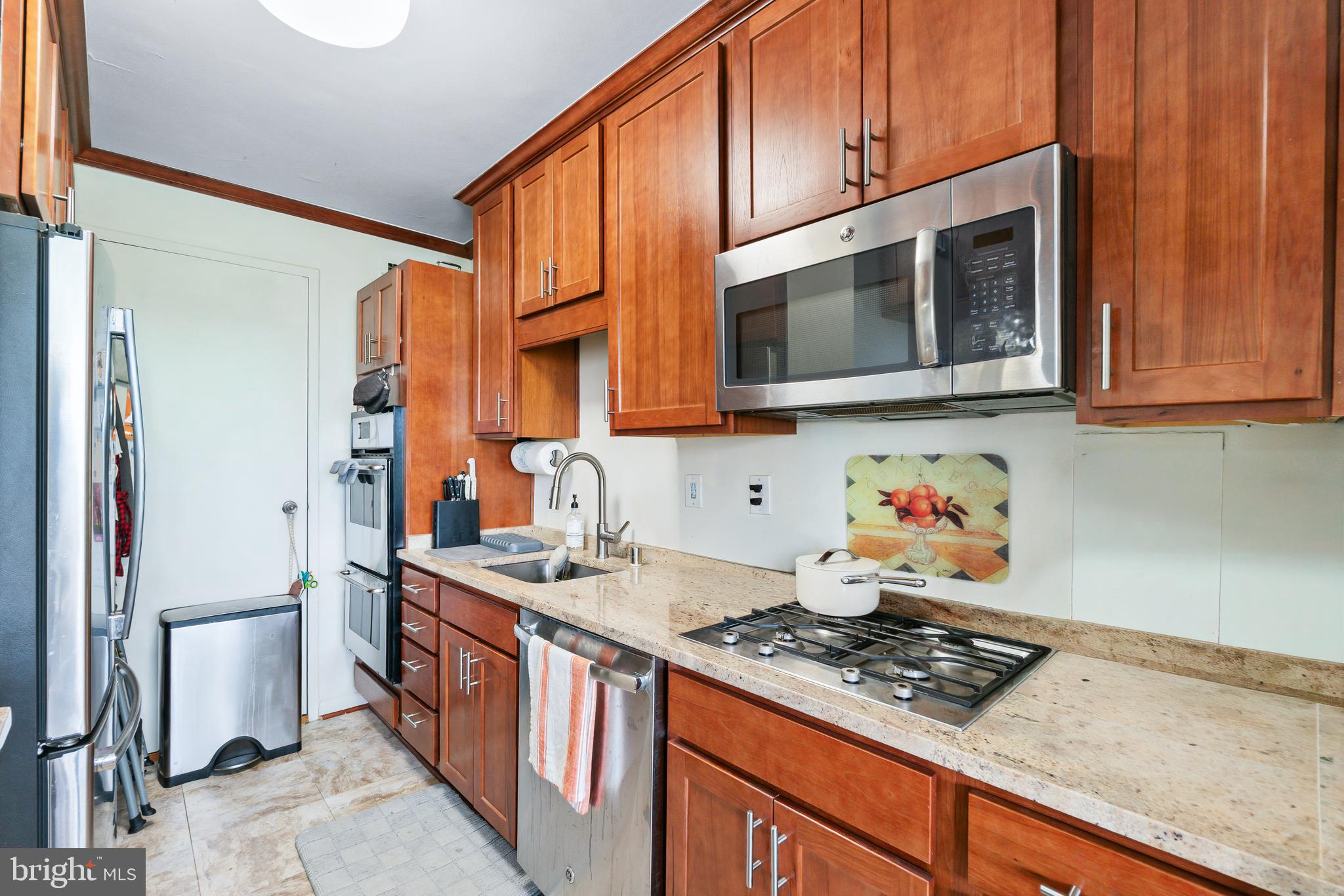 10401 GROSVENOR PLACE 1009