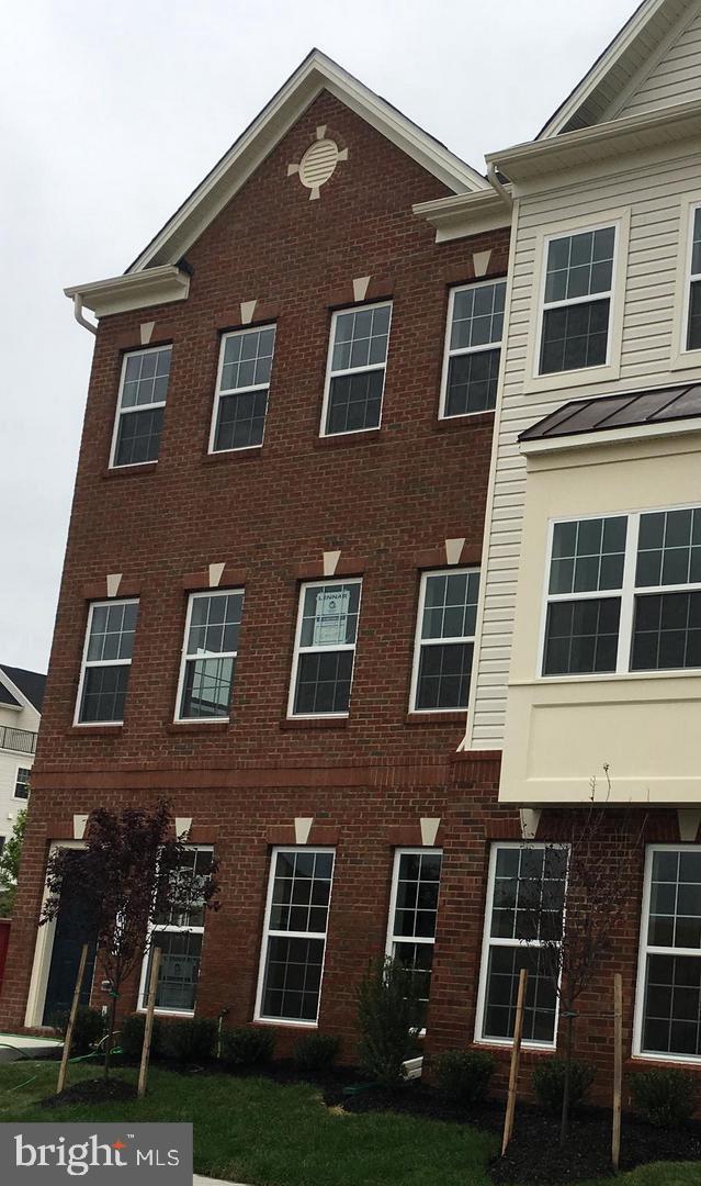 OXFORD SQUARE - Residential Lease