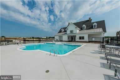 OXFORD SQUARE - Residential Lease