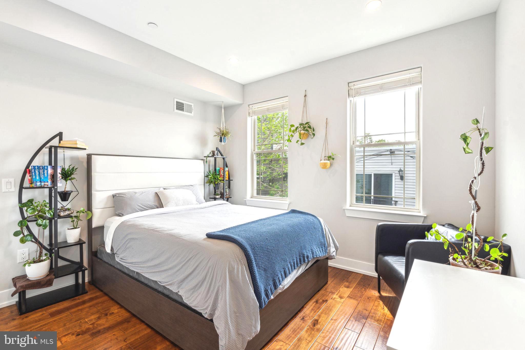POINT BREEZE - Residential