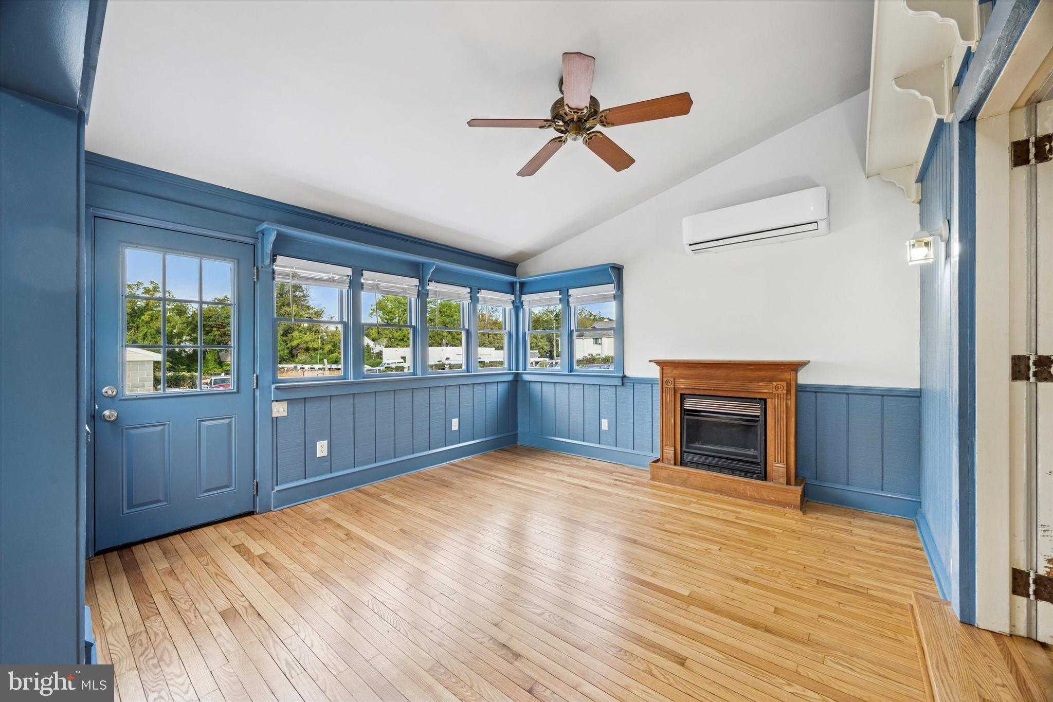 ROSLYN - Residential