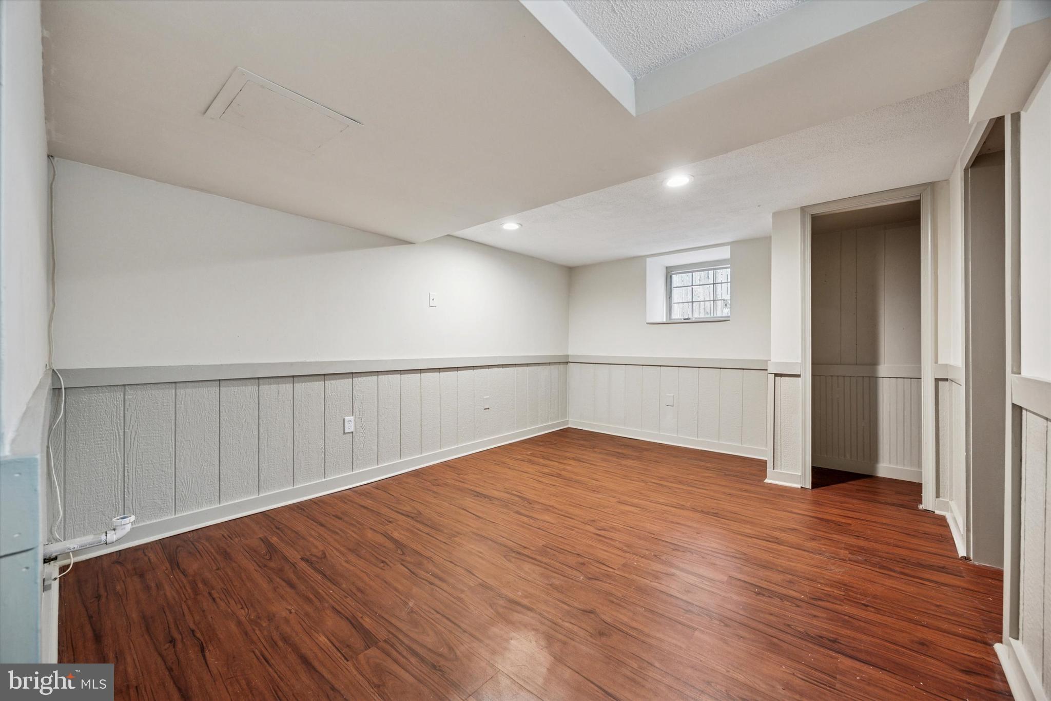 ROSLYN - Residential