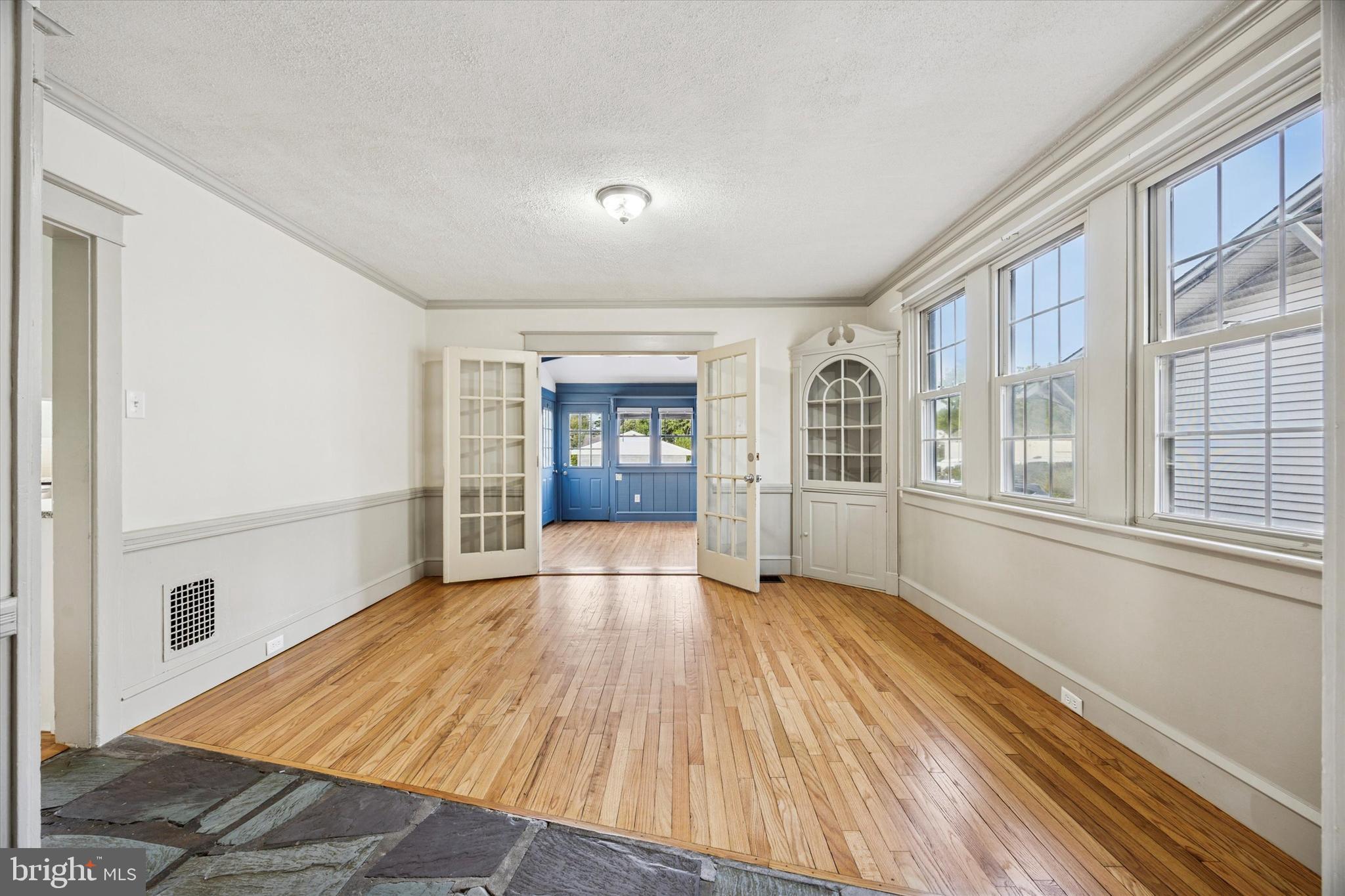 ROSLYN - Residential