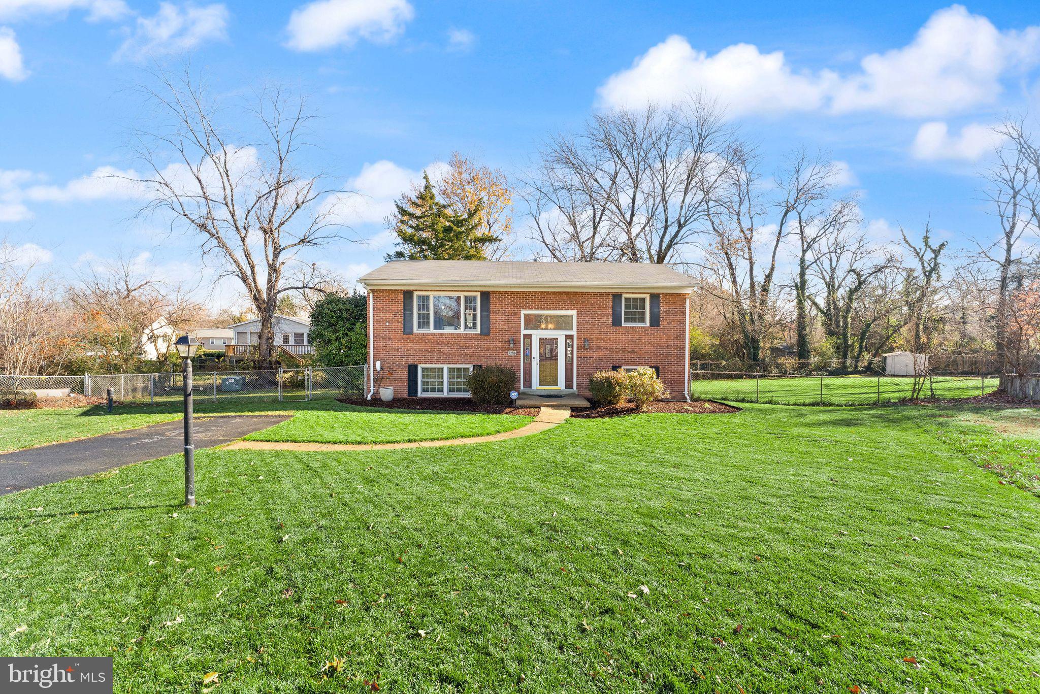 6101 BRIARVIEW COURT