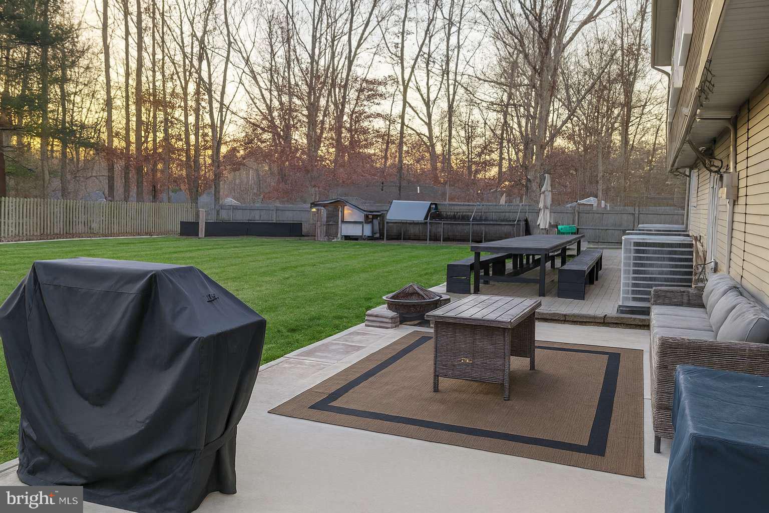 4649 N BLACK OAK CIRCLE