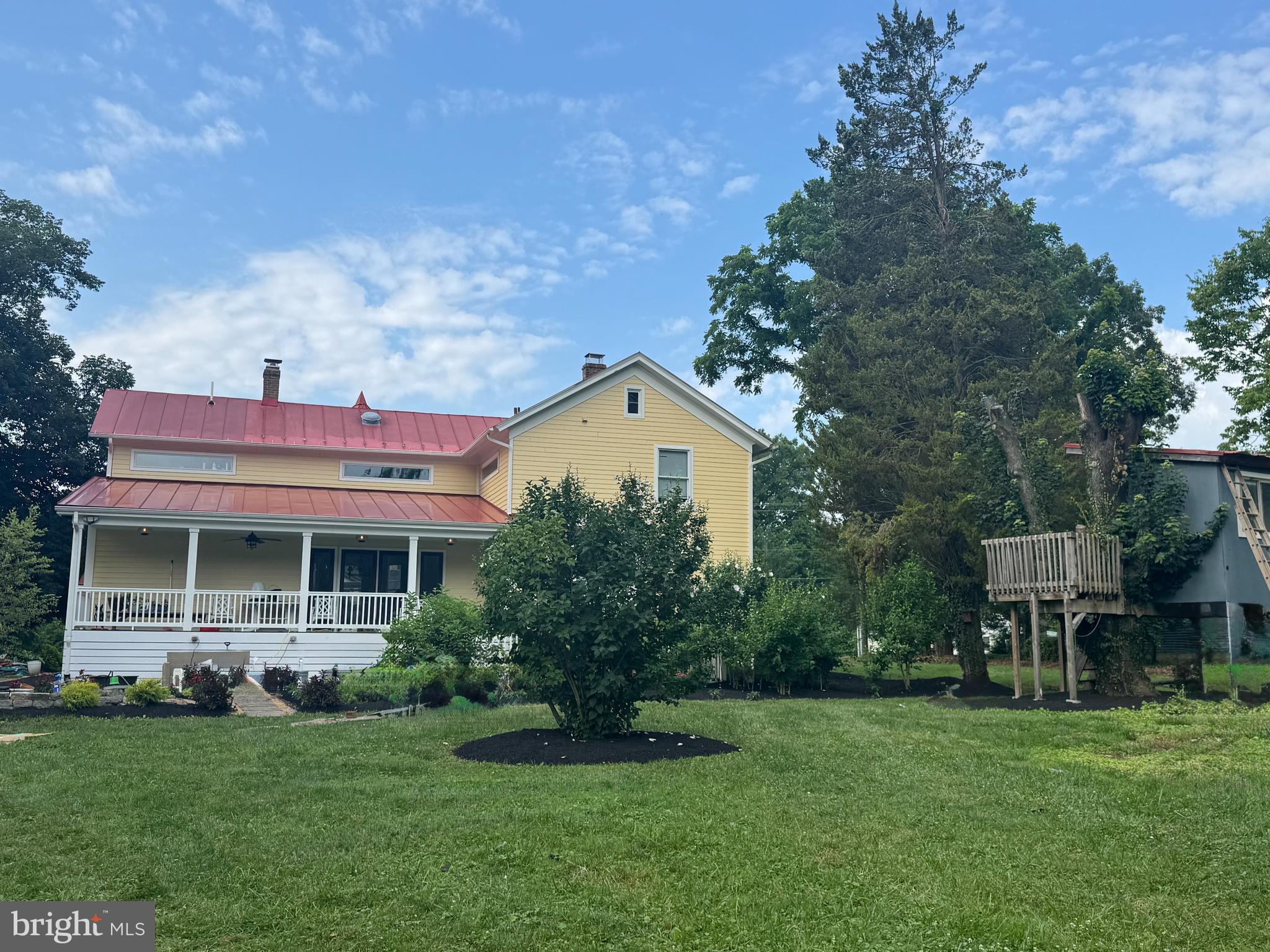 120 W COLONIAL HIGHWAY