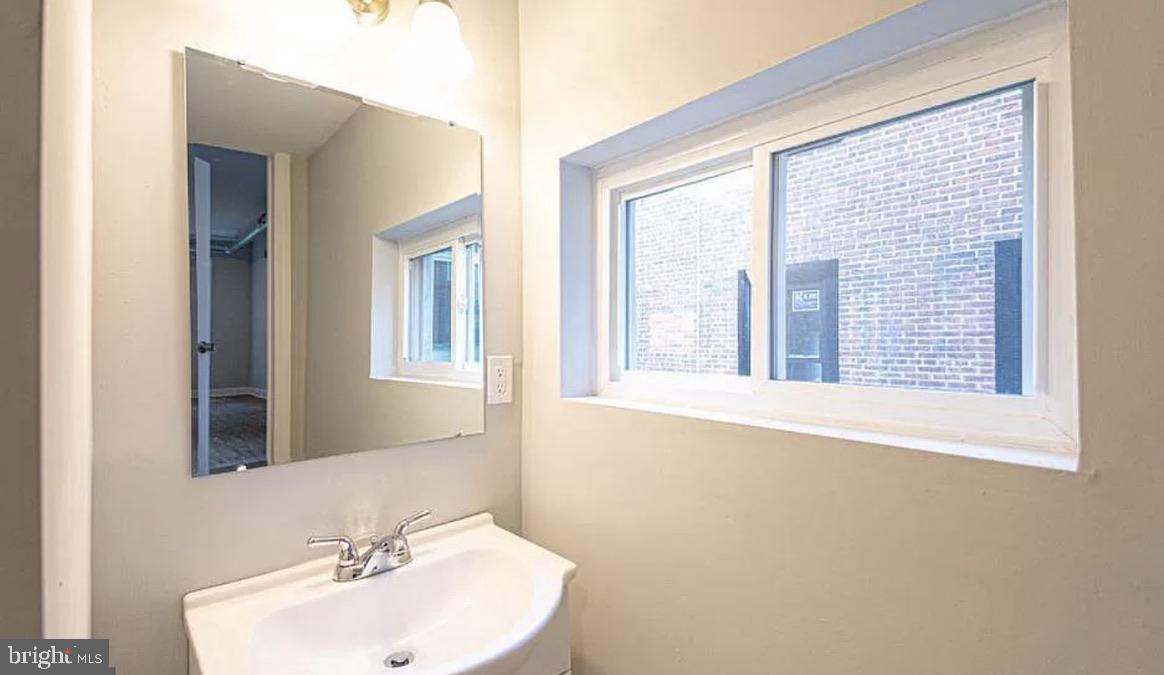 FAIRMOUNT - Residential Lease