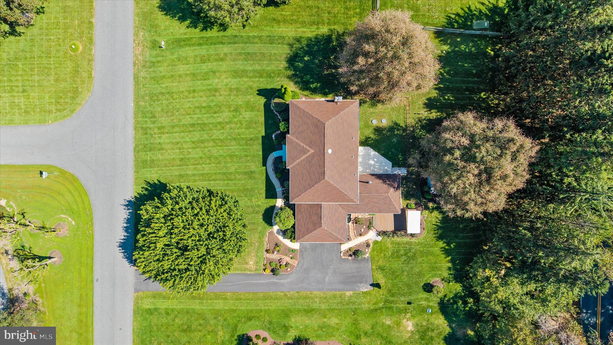 16 HILLSTREAM ROAD