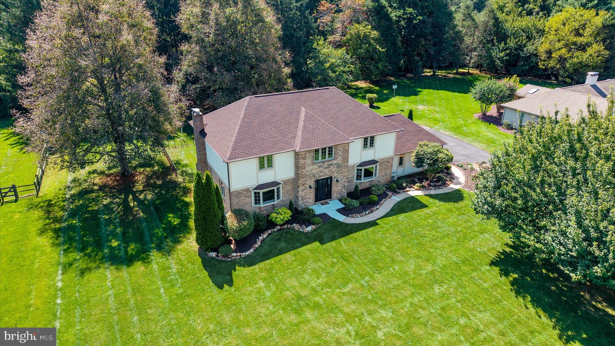 16 HILLSTREAM ROAD