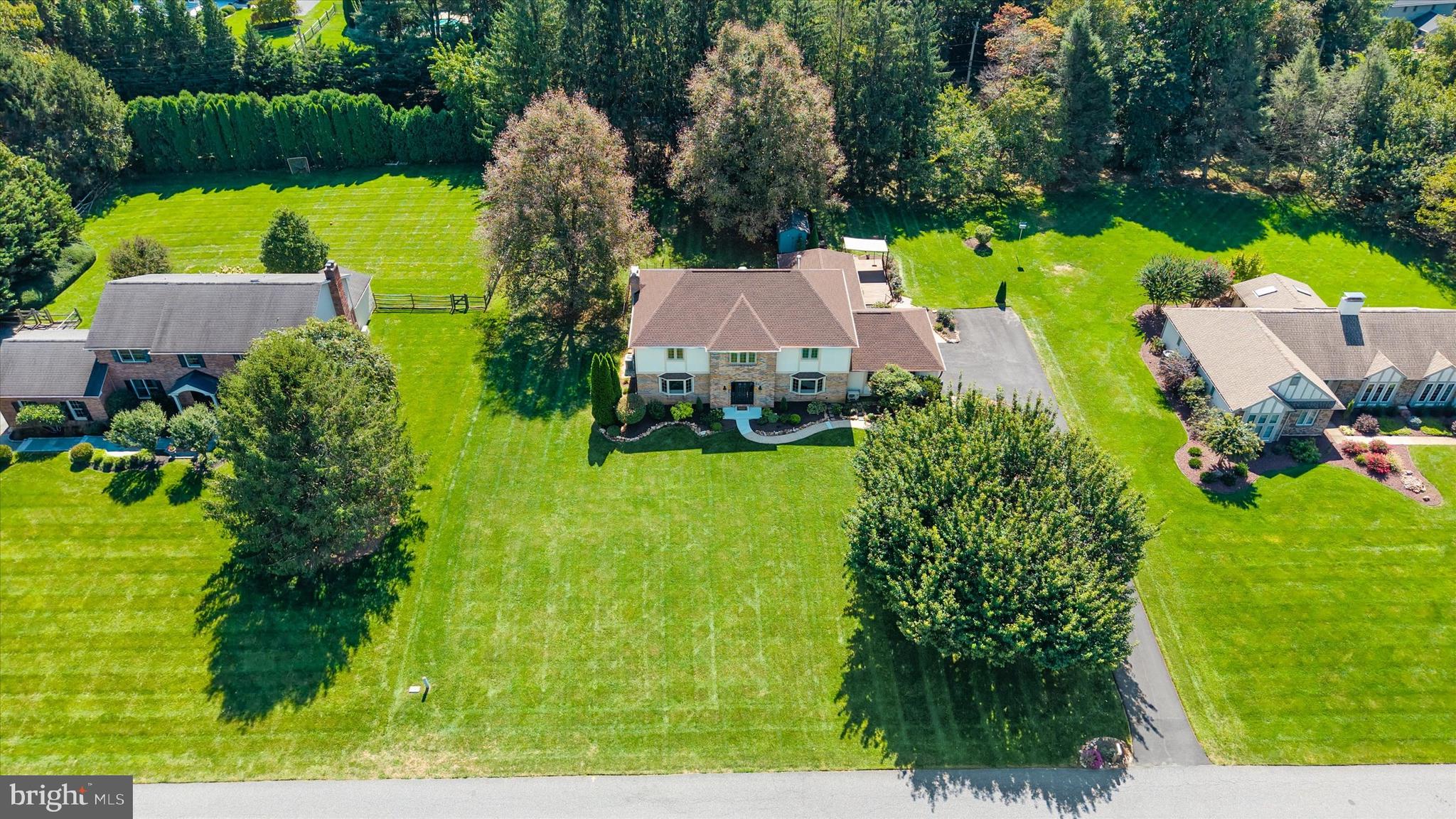 16 HILLSTREAM ROAD