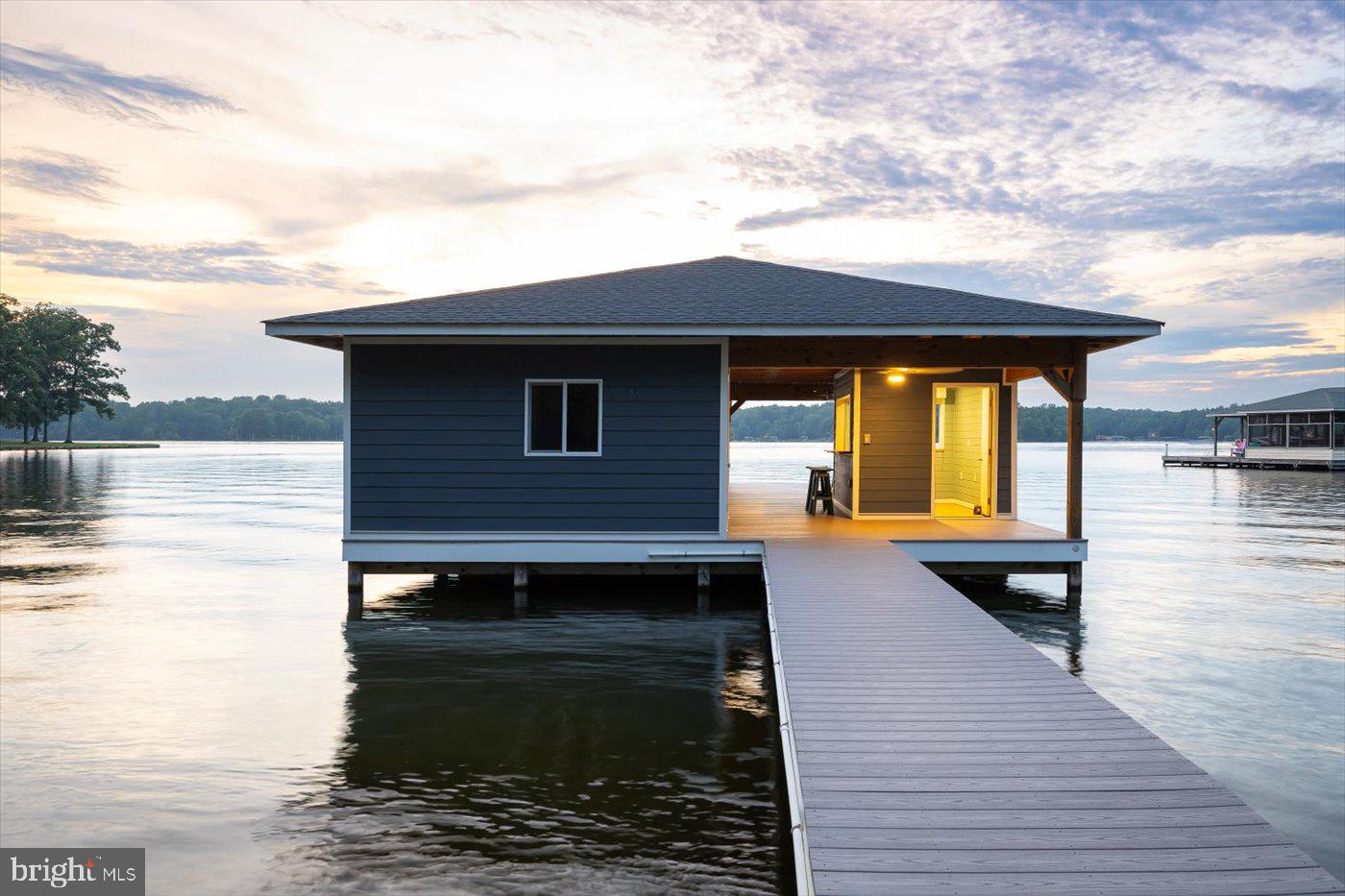 NOAHS LANDING - Residential