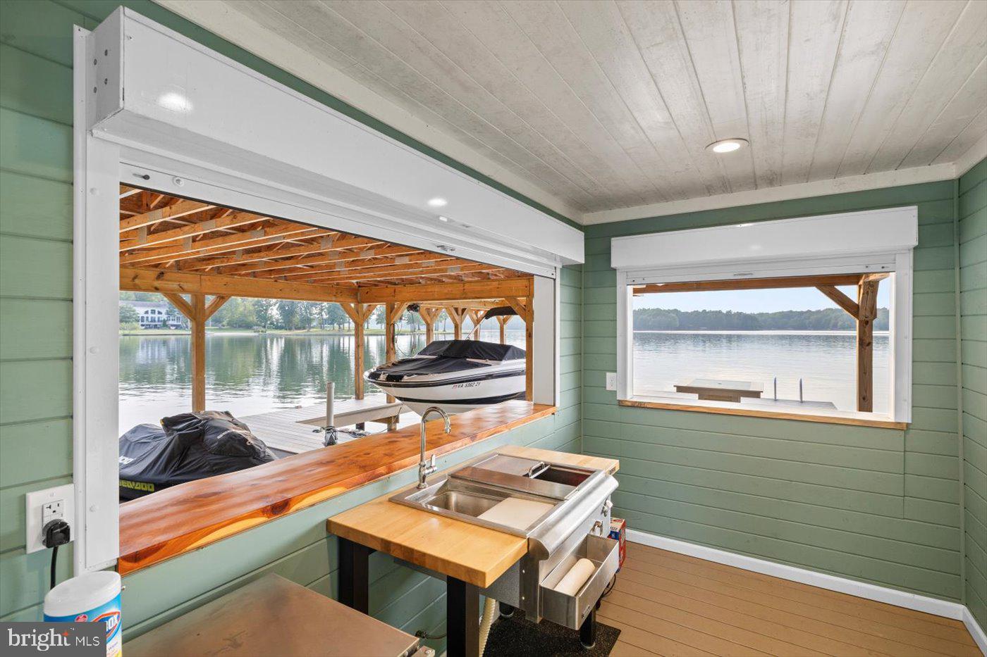 NOAHS LANDING - Residential