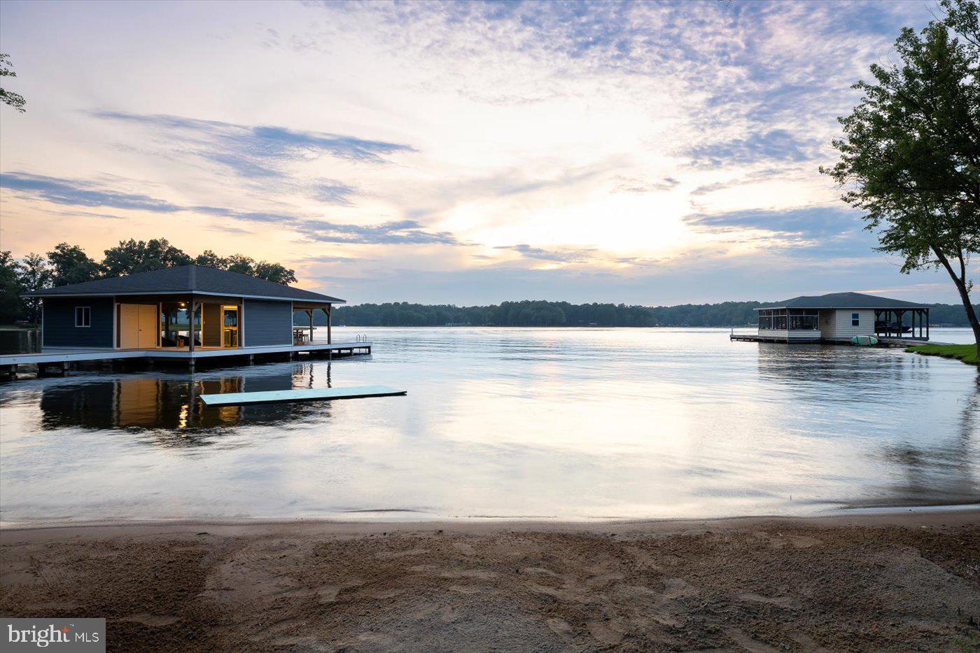 NOAHS LANDING - Residential