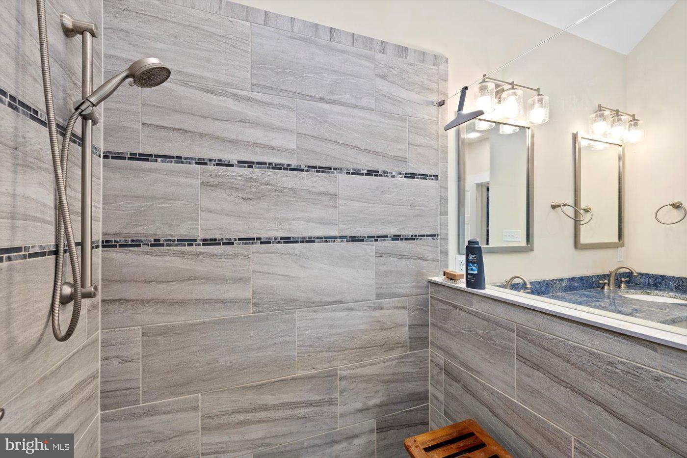 NOAHS LANDING - Residential