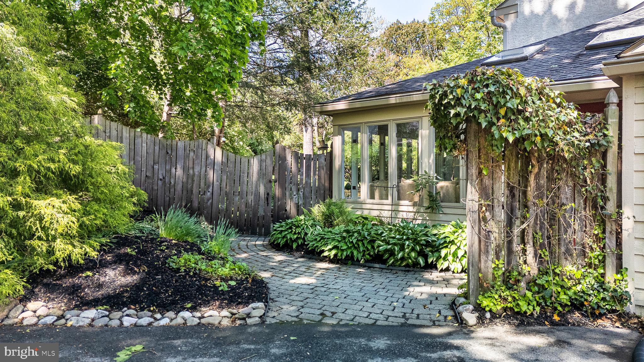 BOW TREE - Residential