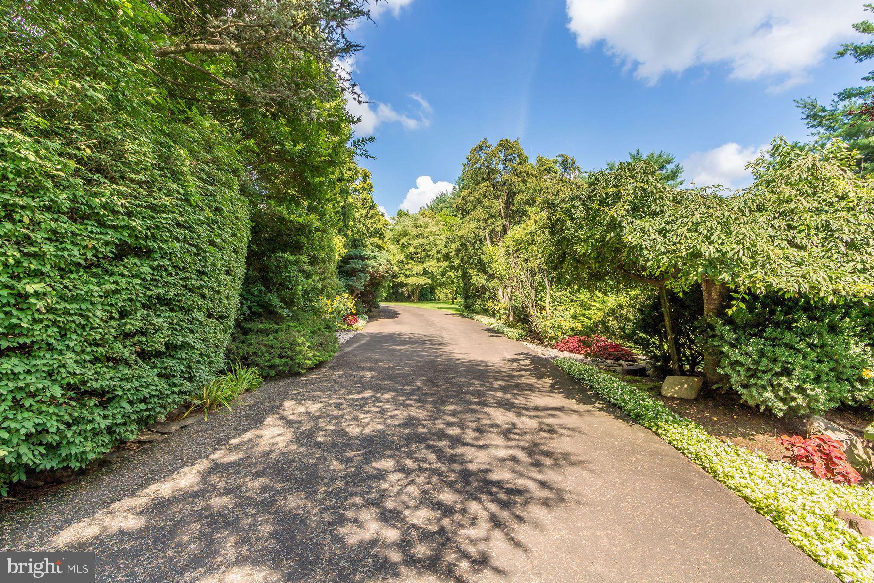 1035 WRIGHT DRIVE