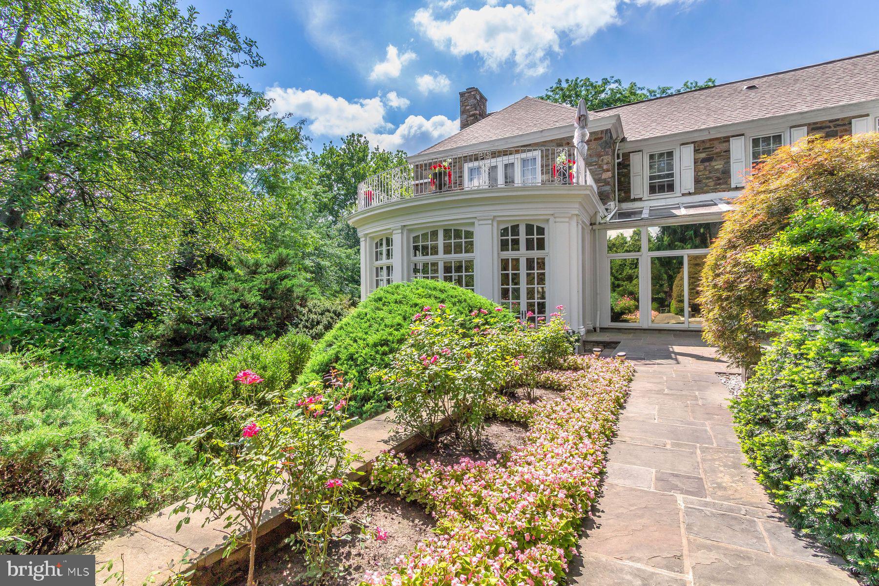 1035 WRIGHT DRIVE