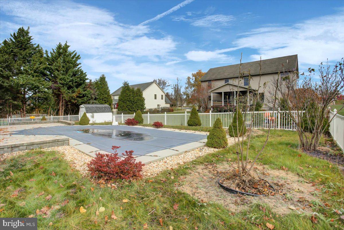 HALLWOOD HEIGHTS WEST - Residential