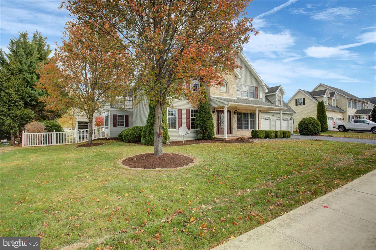 HALLWOOD HEIGHTS WEST - Residential