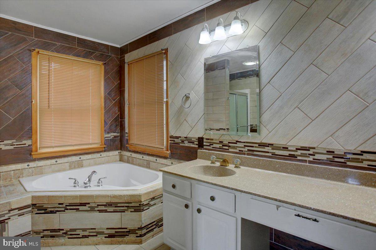 HALLWOOD HEIGHTS WEST - Residential