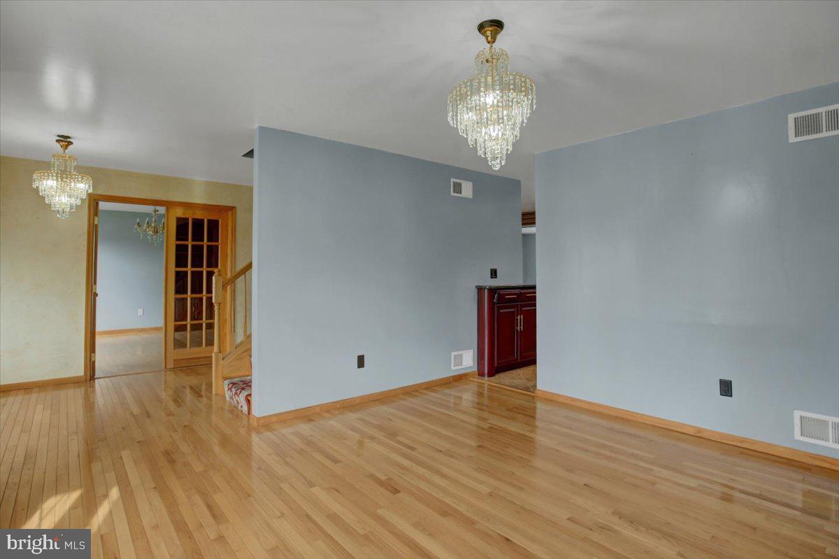 HALLWOOD HEIGHTS WEST - Residential