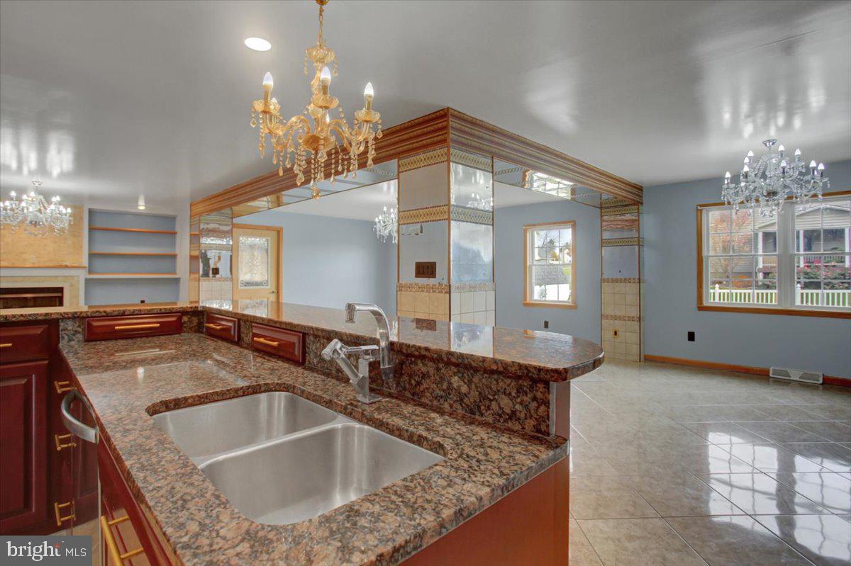 HALLWOOD HEIGHTS WEST - Residential