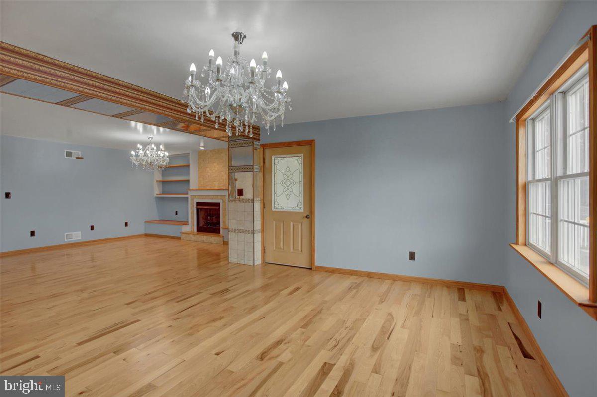 HALLWOOD HEIGHTS WEST - Residential