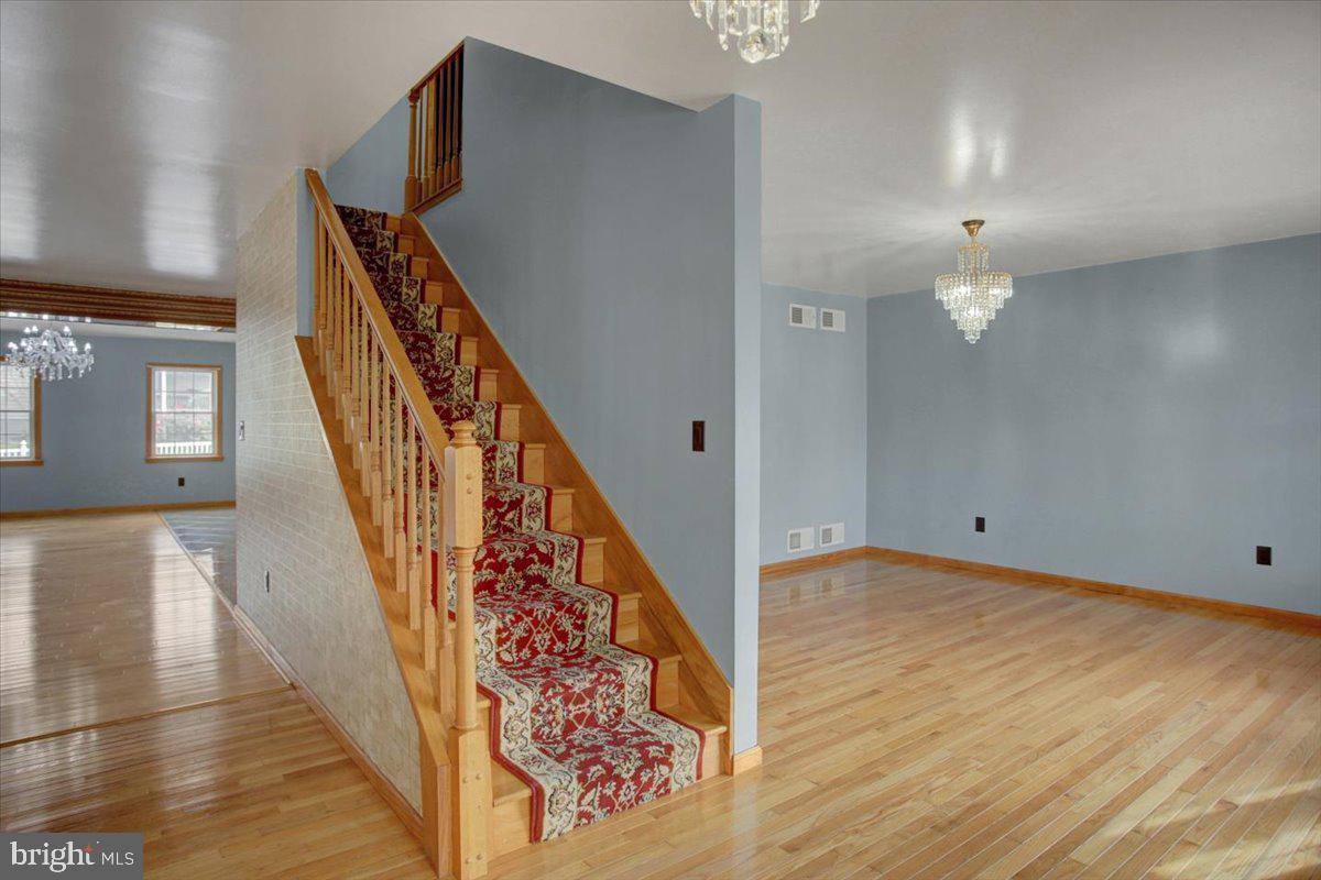 HALLWOOD HEIGHTS WEST - Residential