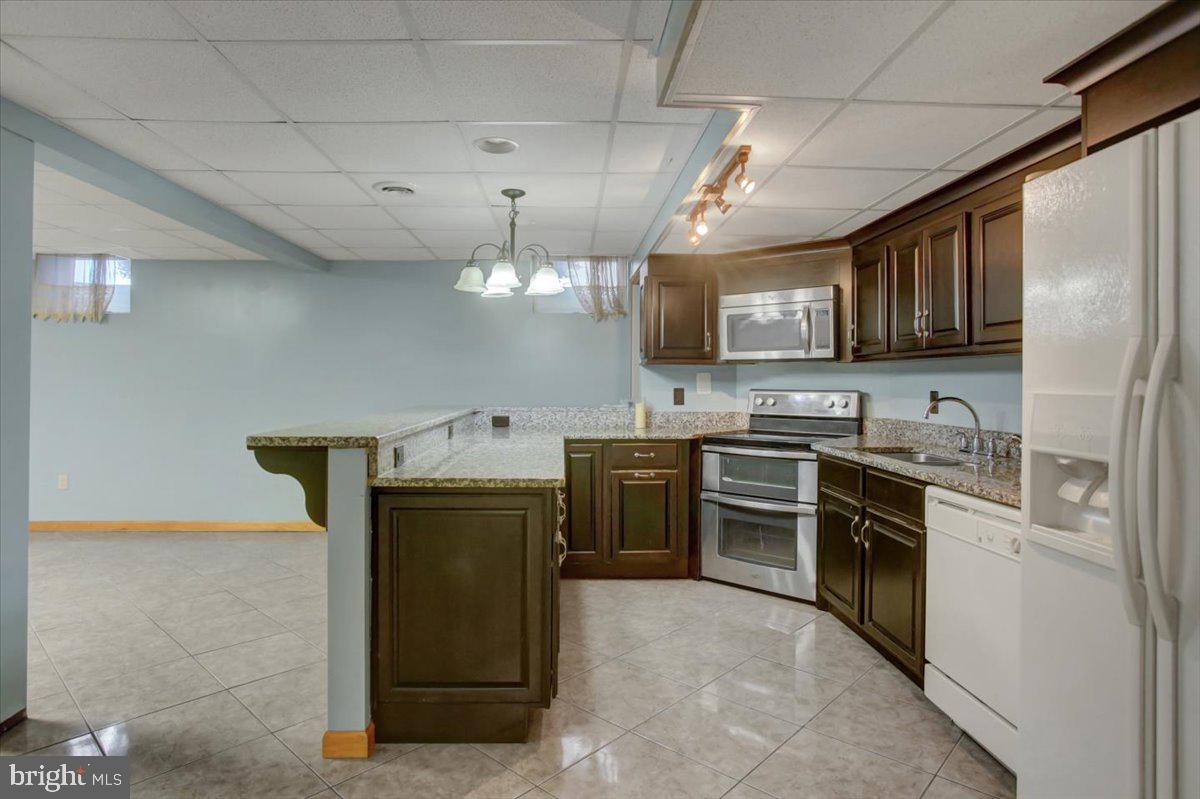 HALLWOOD HEIGHTS WEST - Residential