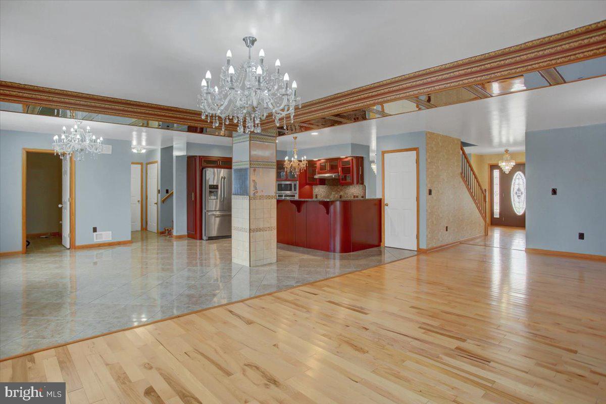 HALLWOOD HEIGHTS WEST - Residential