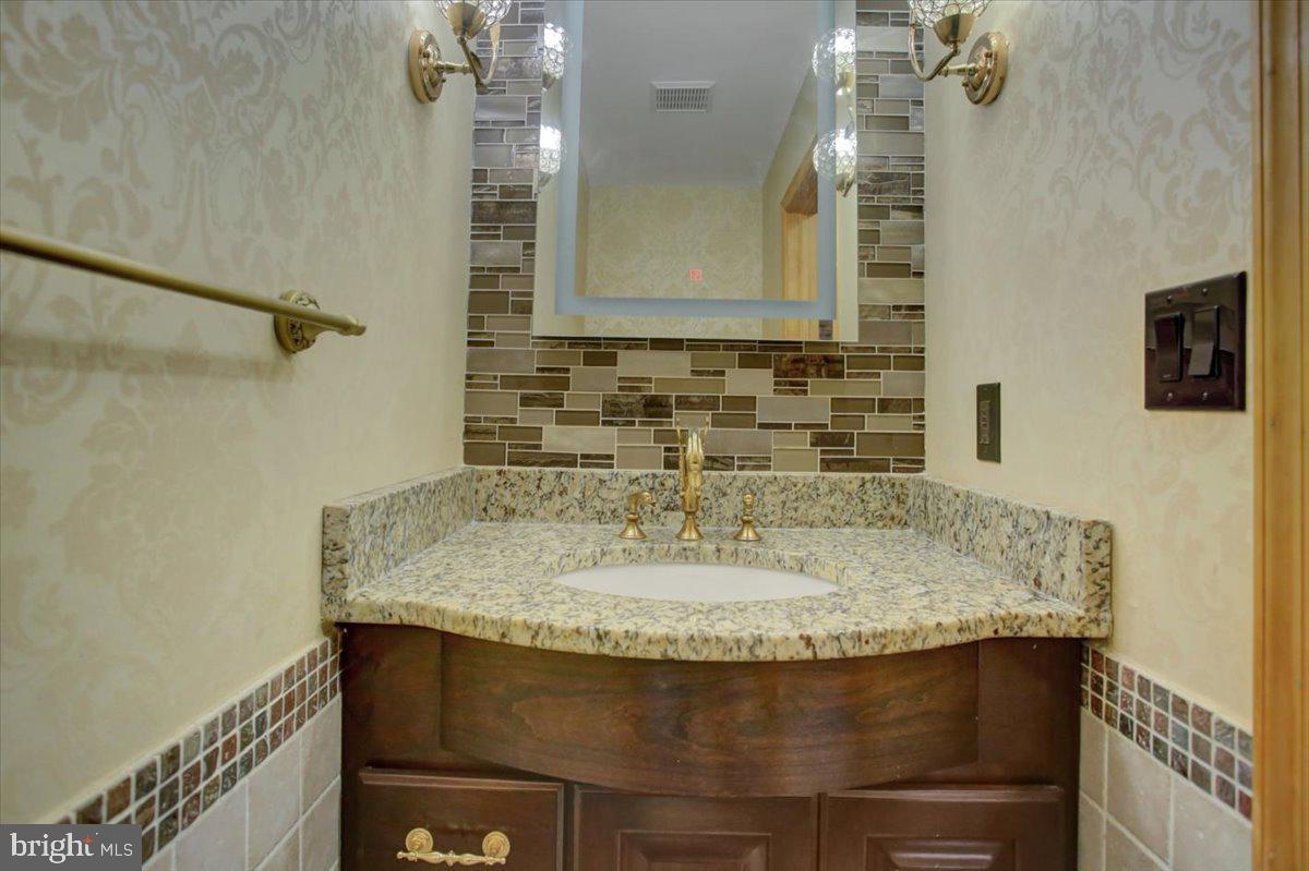 HALLWOOD HEIGHTS WEST - Residential