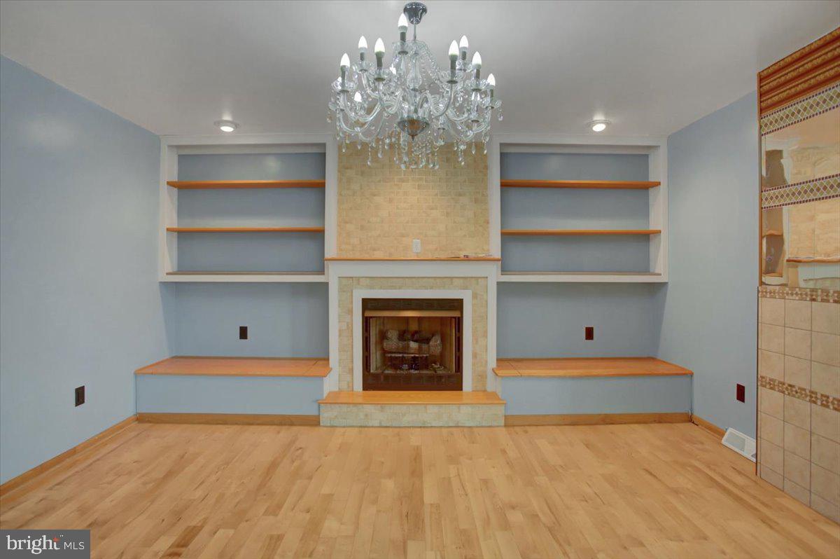 HALLWOOD HEIGHTS WEST - Residential