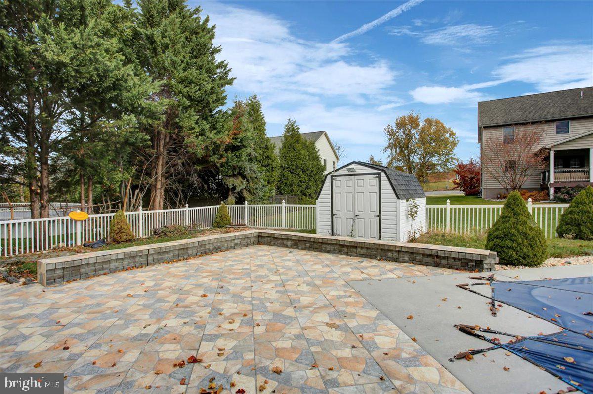 HALLWOOD HEIGHTS WEST - Residential