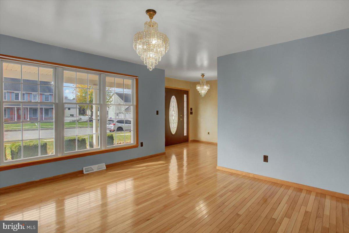 HALLWOOD HEIGHTS WEST - Residential