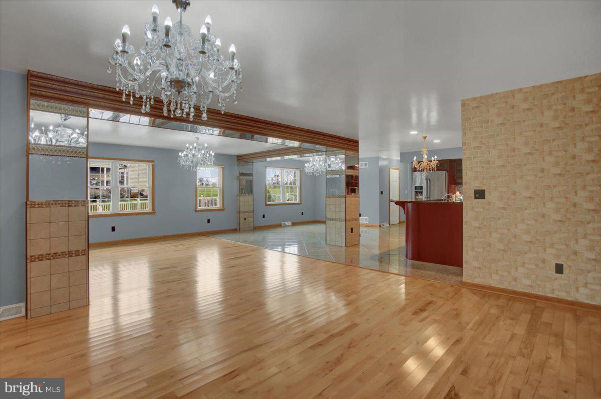 HALLWOOD HEIGHTS WEST - Residential