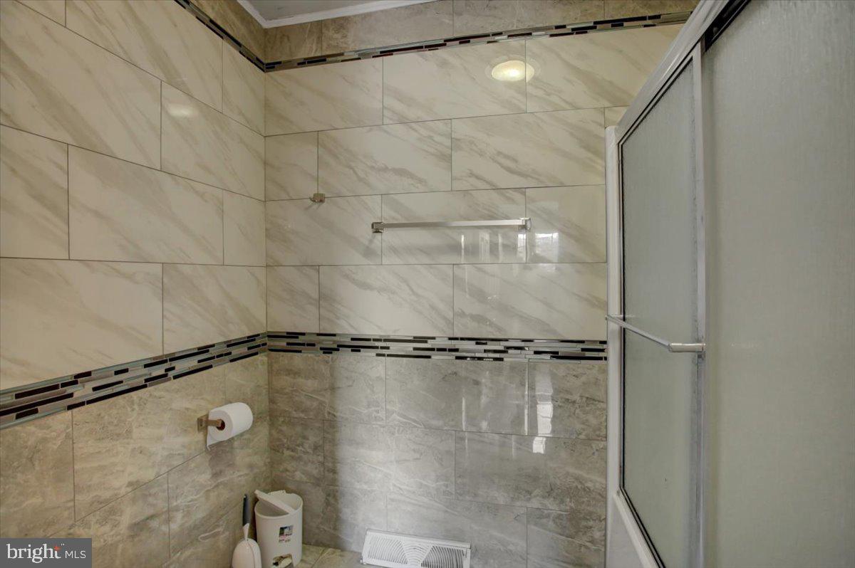 HALLWOOD HEIGHTS WEST - Residential