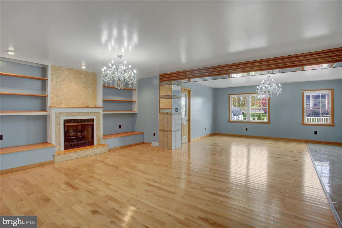 HALLWOOD HEIGHTS WEST - Residential