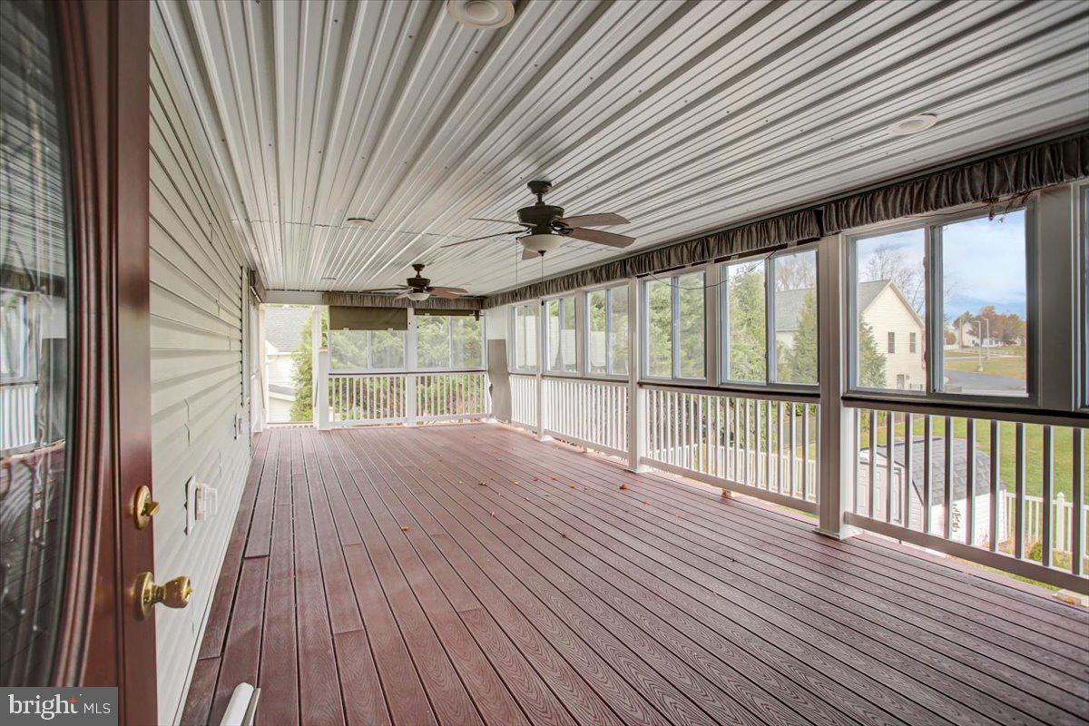 HALLWOOD HEIGHTS WEST - Residential