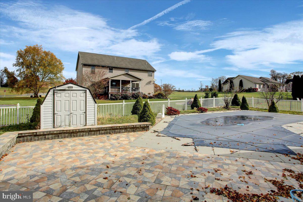 HALLWOOD HEIGHTS WEST - Residential