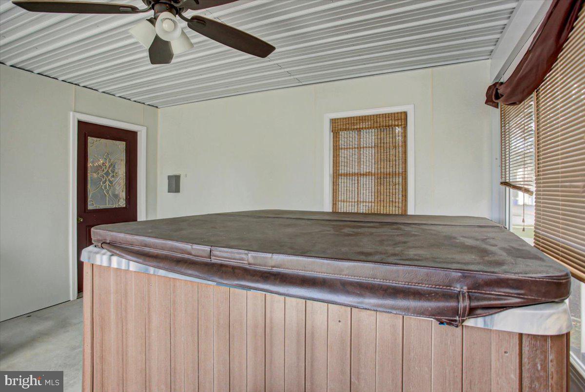 HALLWOOD HEIGHTS WEST - Residential