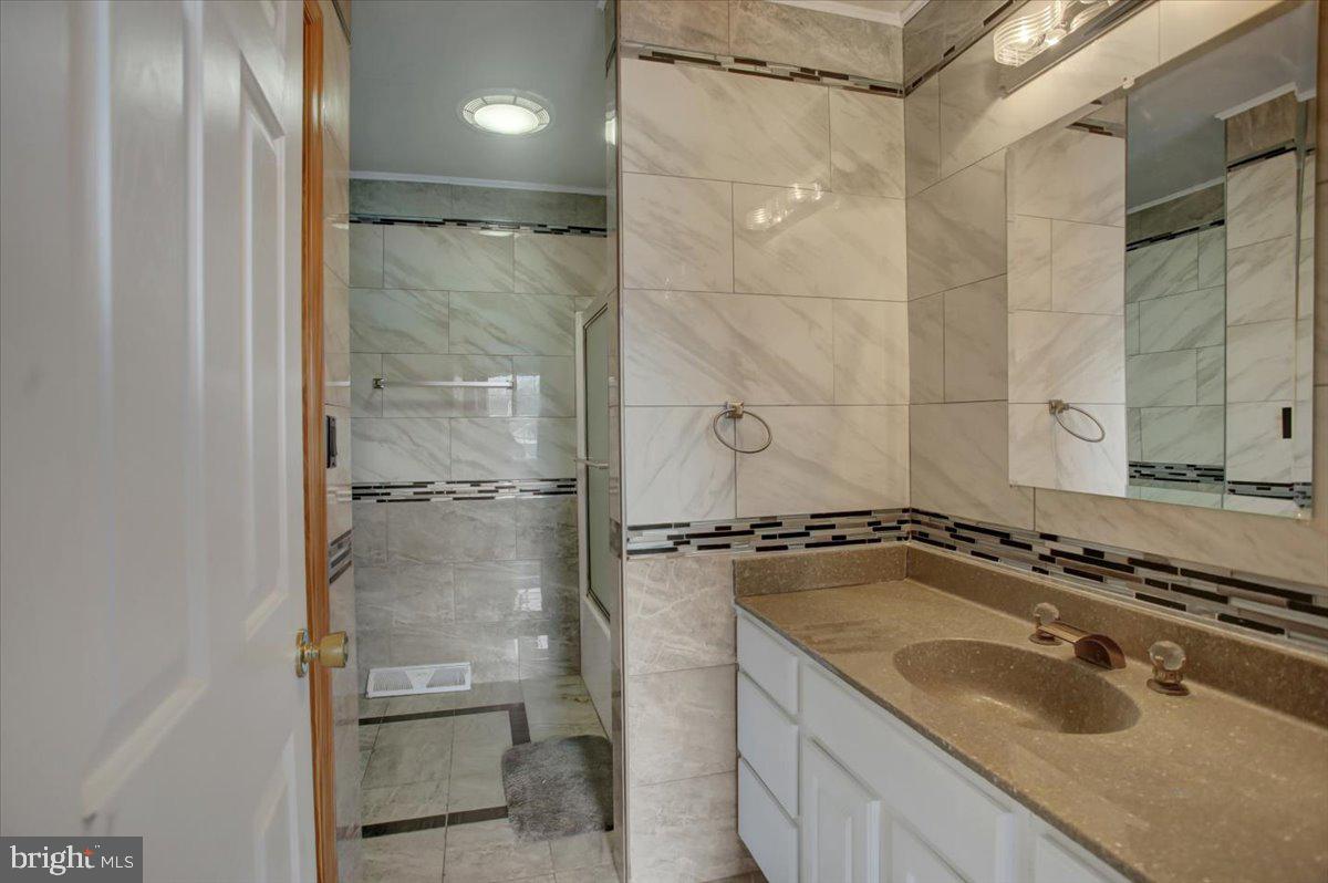 HALLWOOD HEIGHTS WEST - Residential