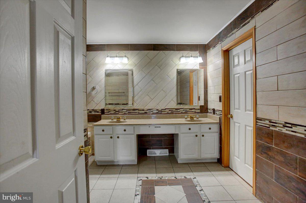 HALLWOOD HEIGHTS WEST - Residential