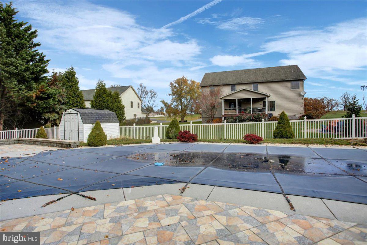 HALLWOOD HEIGHTS WEST - Residential