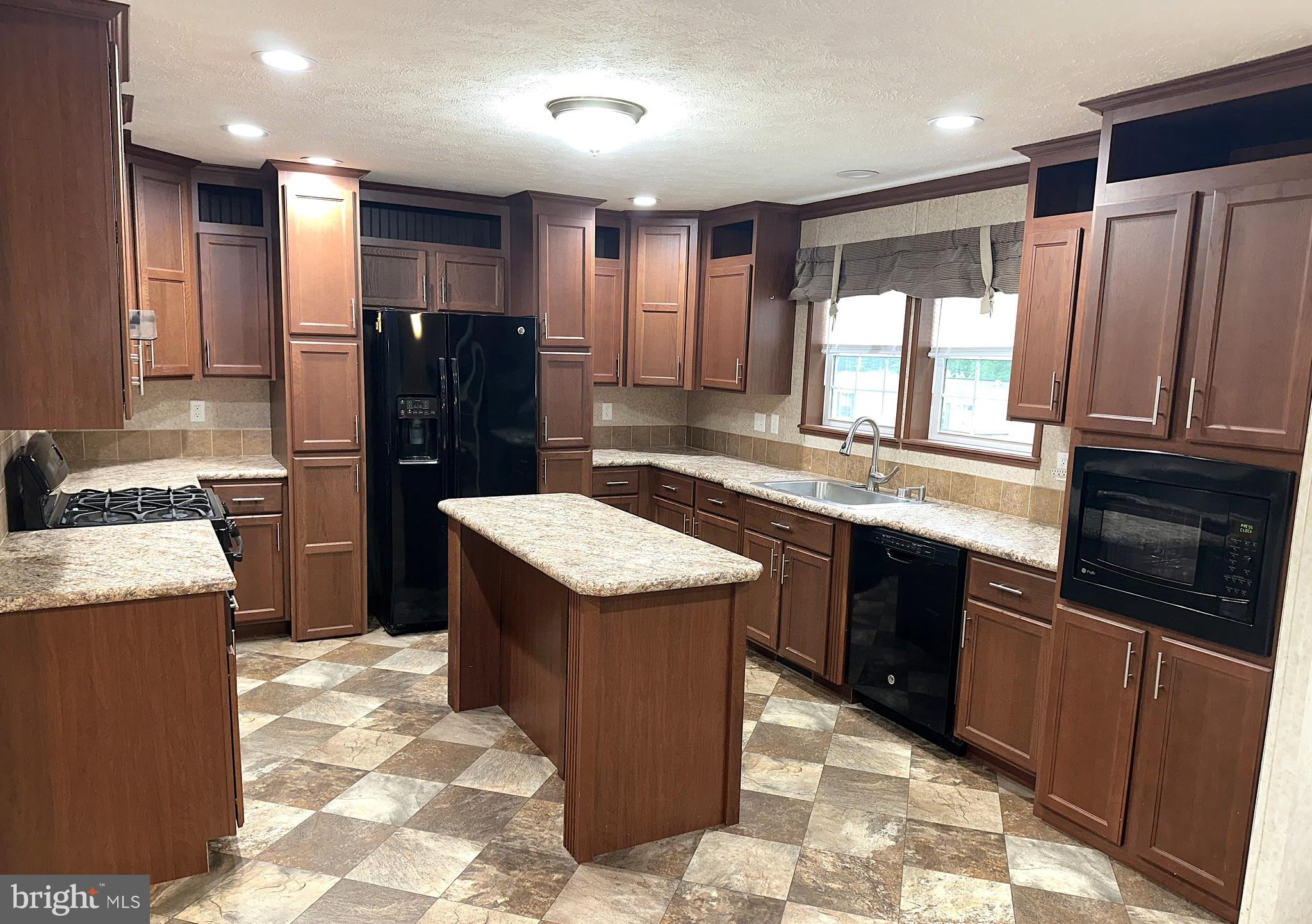 1277 RITCHIE HIGHWAY 196
