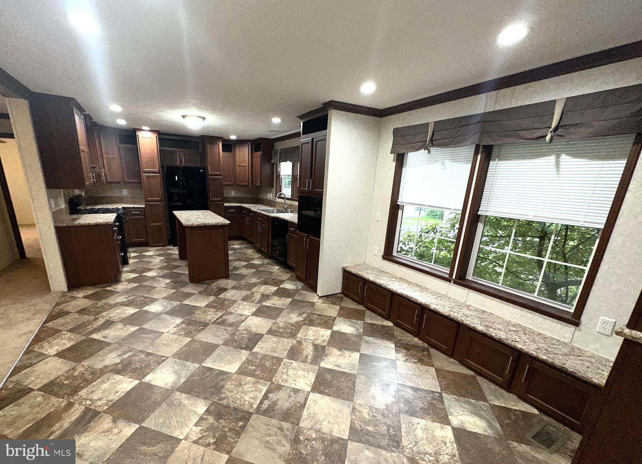 1277 RITCHIE HIGHWAY 196