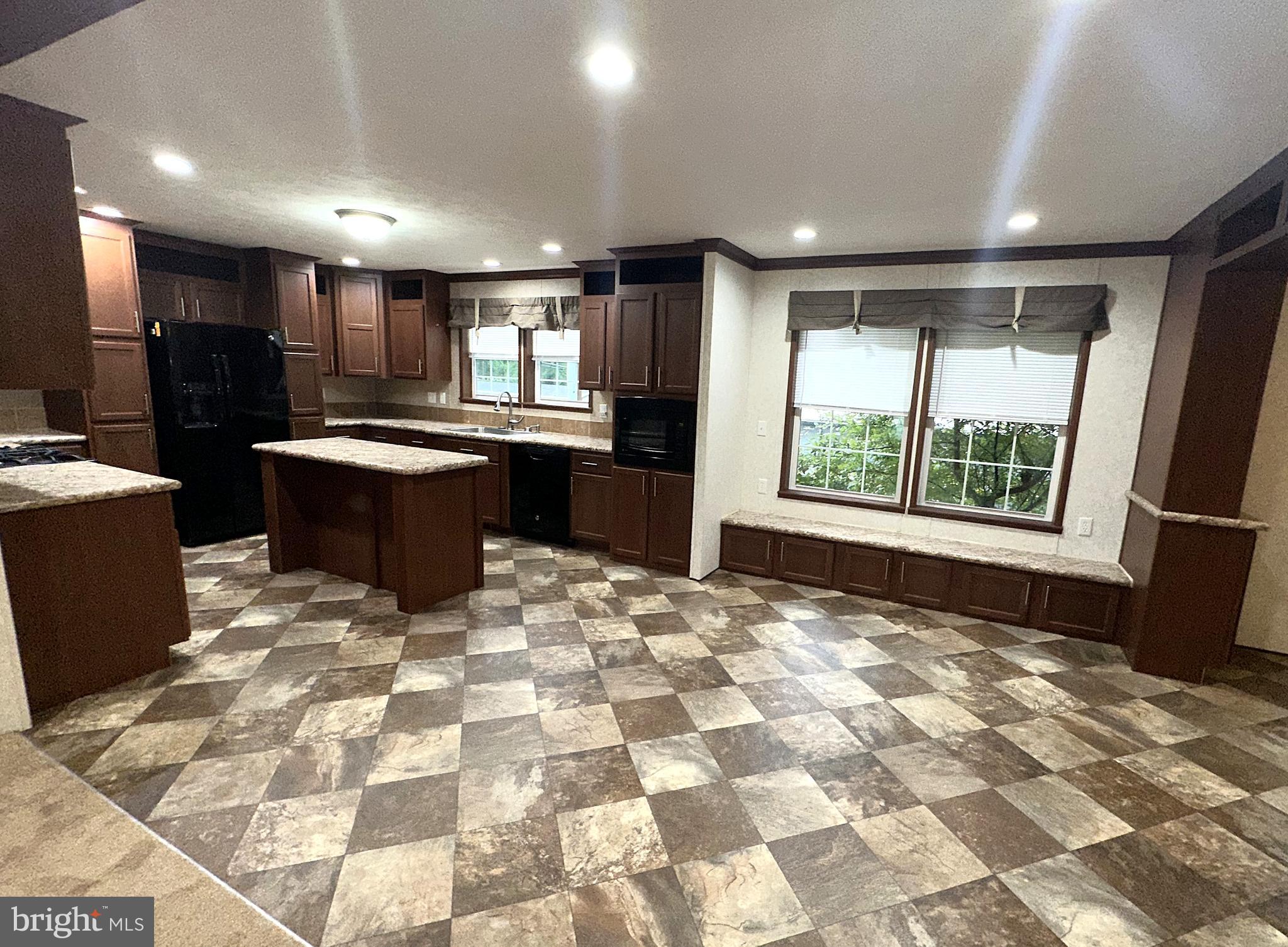1277 RITCHIE HIGHWAY 196