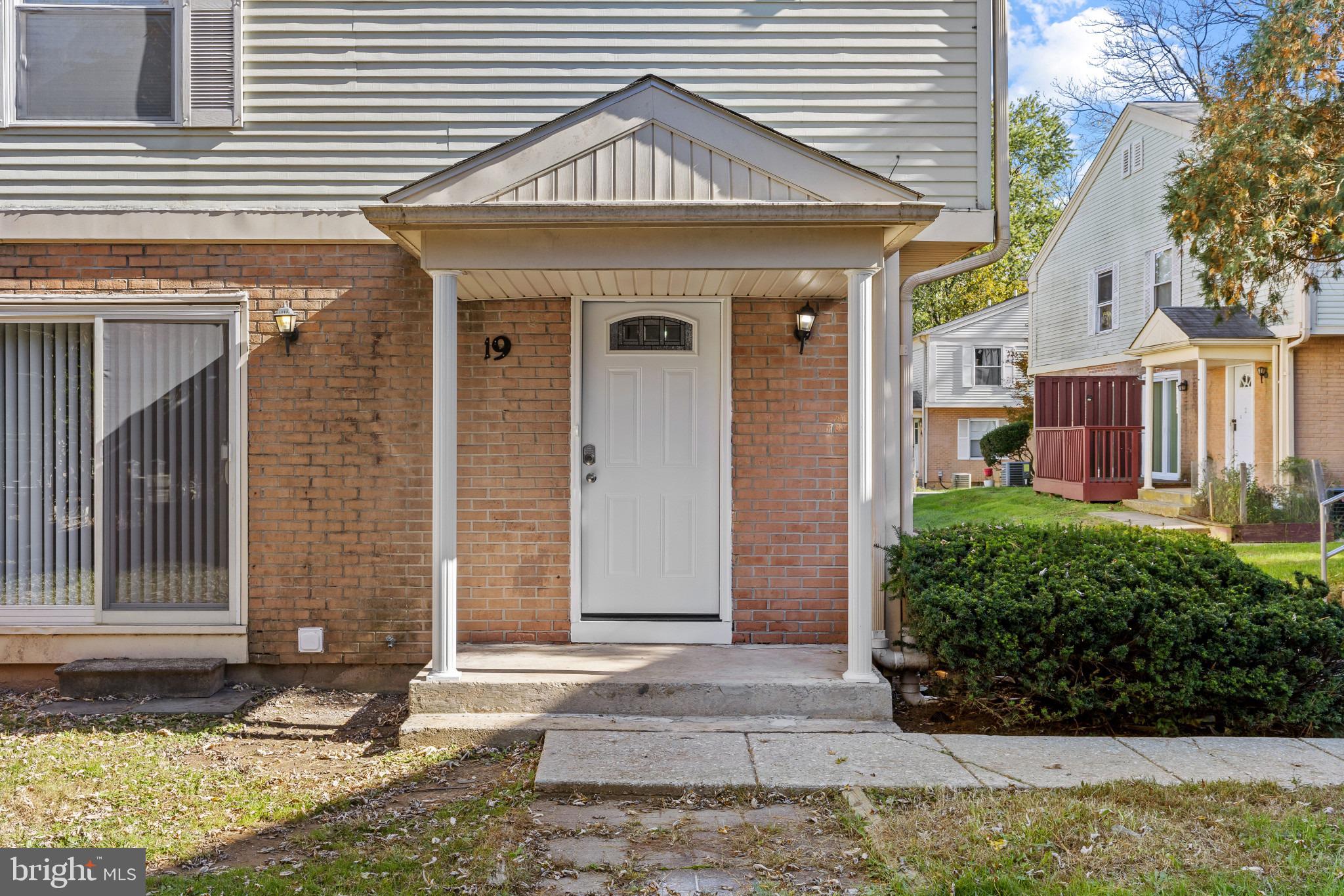 19 WOODENBRIDGE COURT D