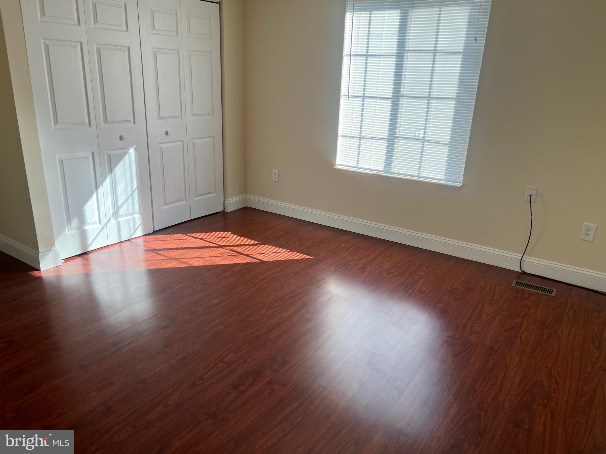 MILL CREEK SOUTH - Residential Lease