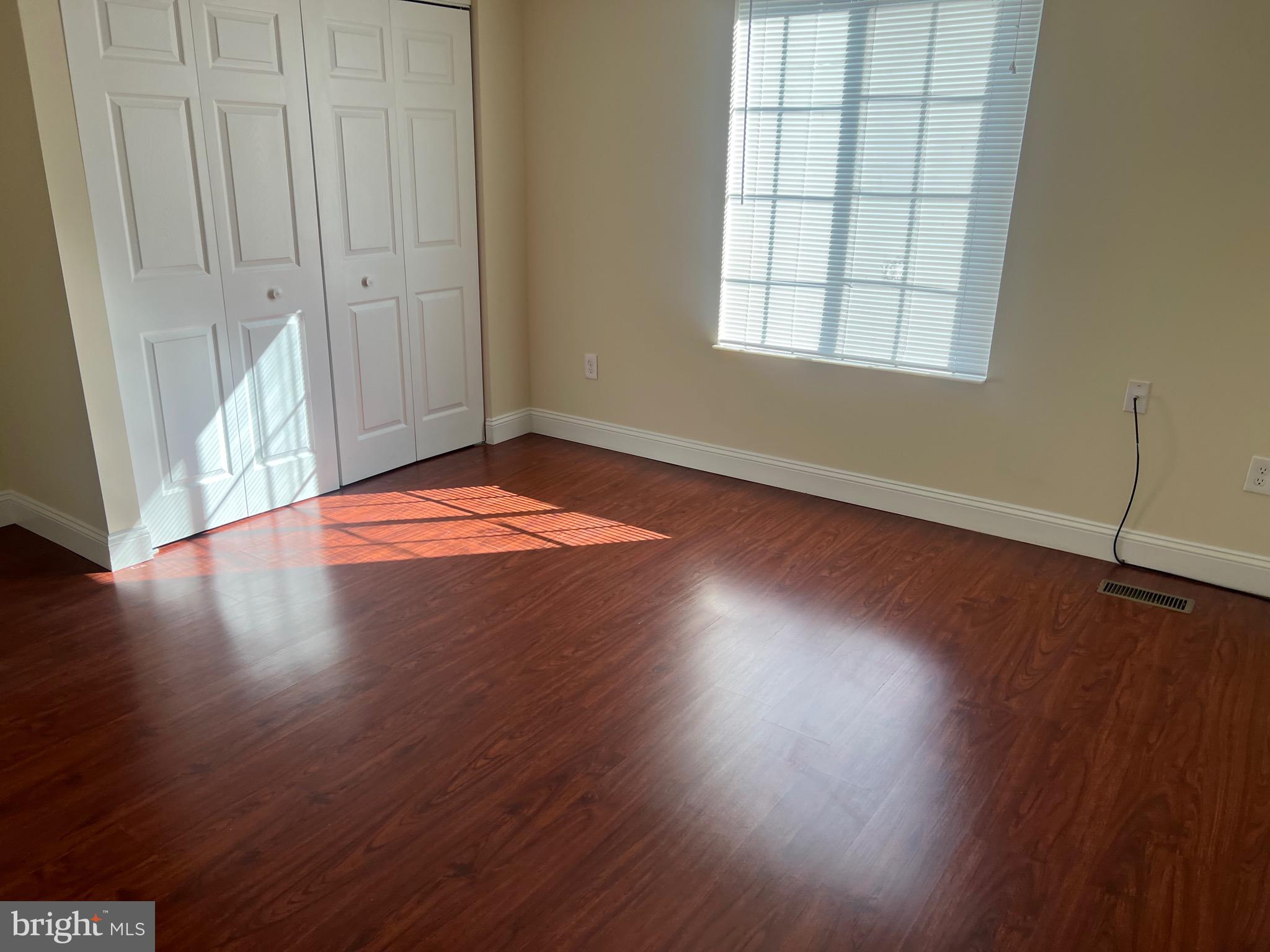 MILL CREEK SOUTH - Residential Lease