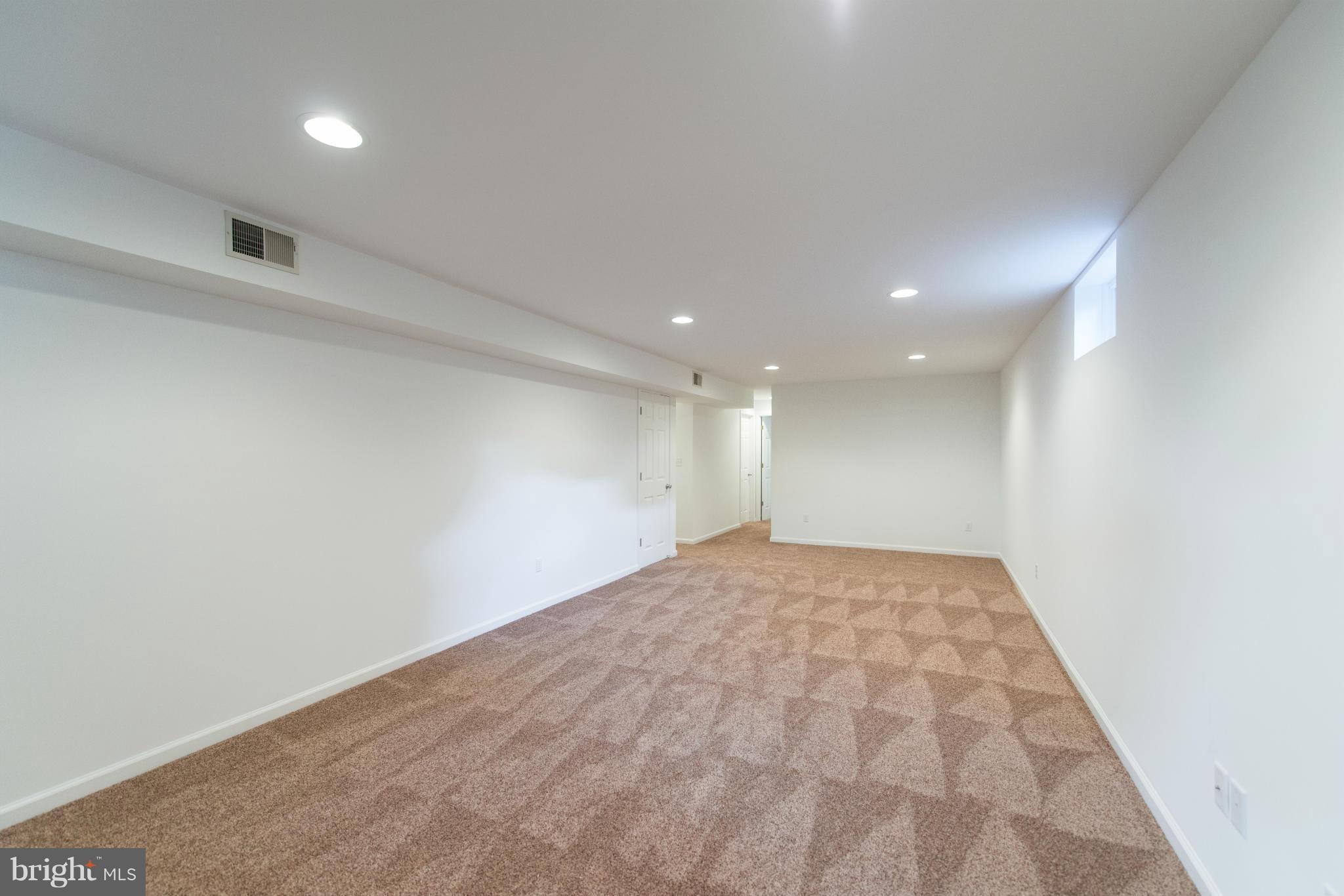 COURTS OF FOUR SEASONS - Residential